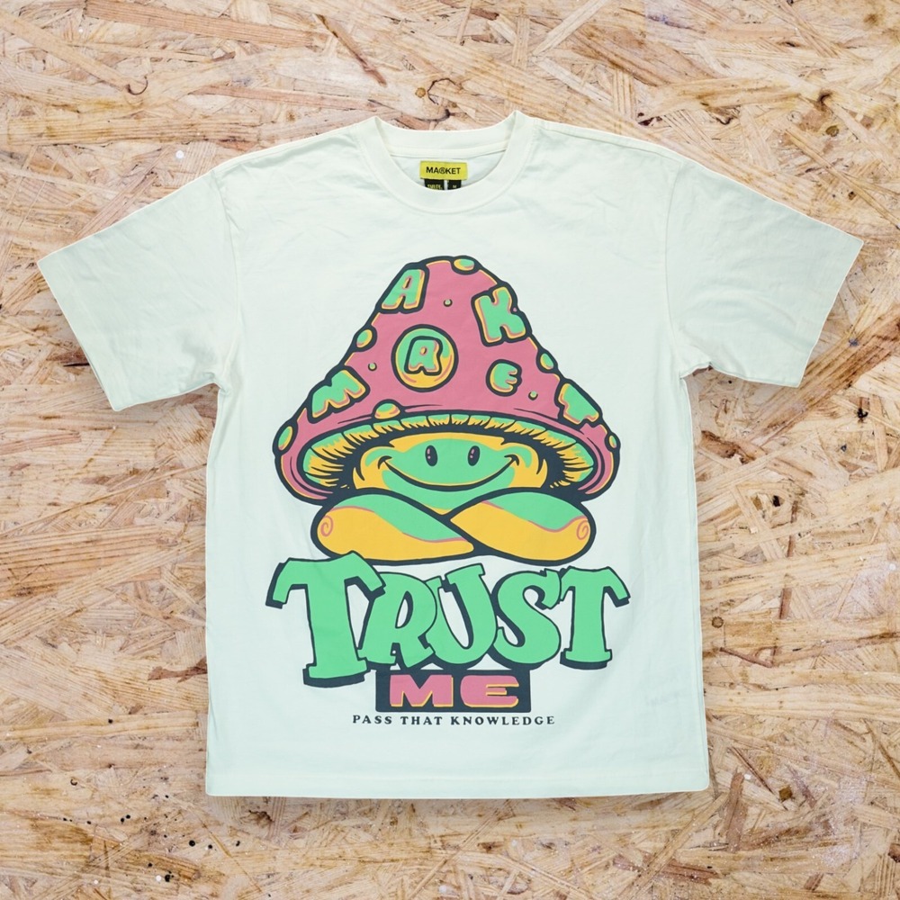NWOT Market Smiley T-shirt Trust Me Pass That Knowledge Mushroom ~ Medium‎